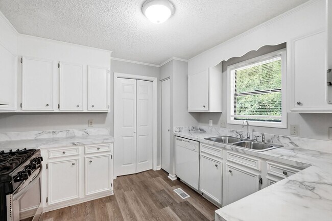 Building Photo - 2939 Gray Feather Dr