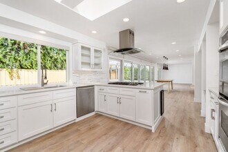 Building Photo - REMODELED 4 BD/3.5 BA RANCH STYLE HOME IN DOVER SHORES