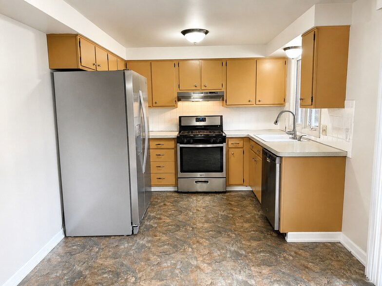 Building Photo - 100 Brittany Dr