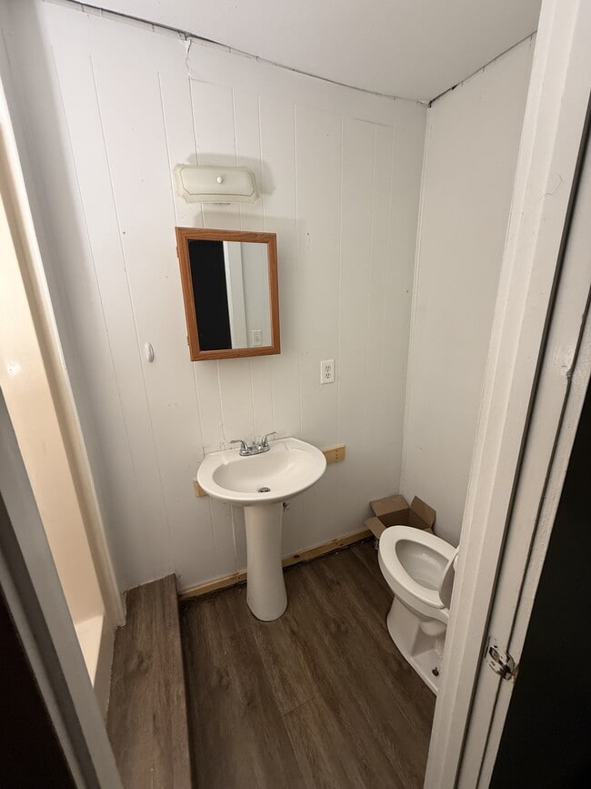 Building Photo - 204 S Birch St