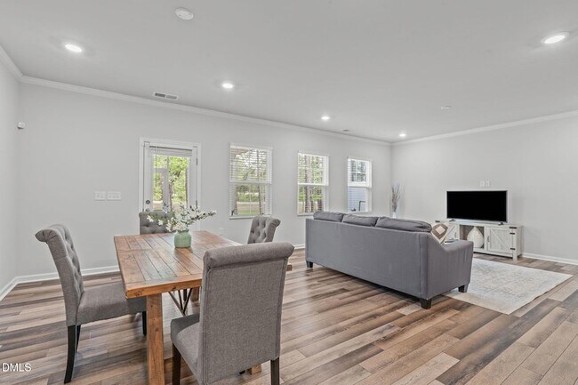 Building Photo - 1818 Porch Swing Wy