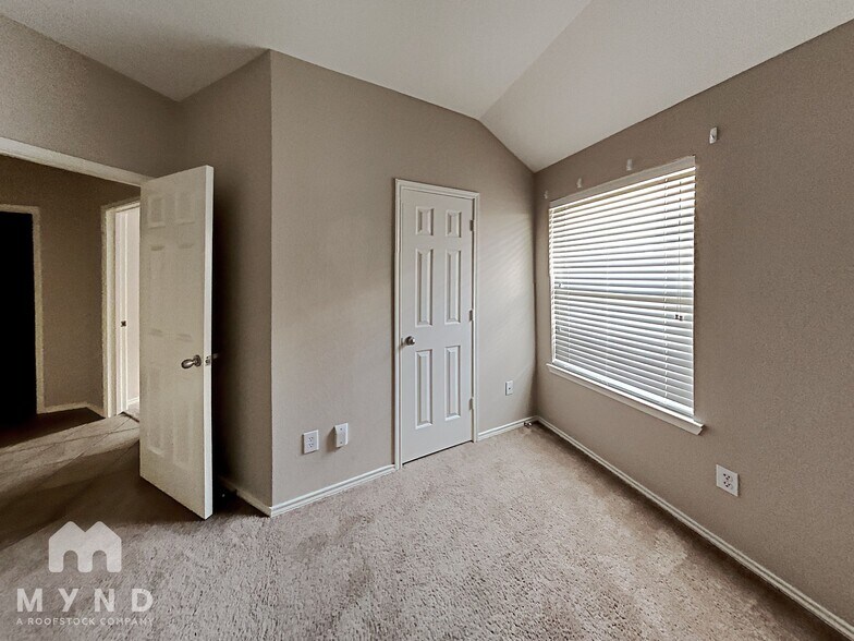 Building Photo - 1002 Camp Verde Dr