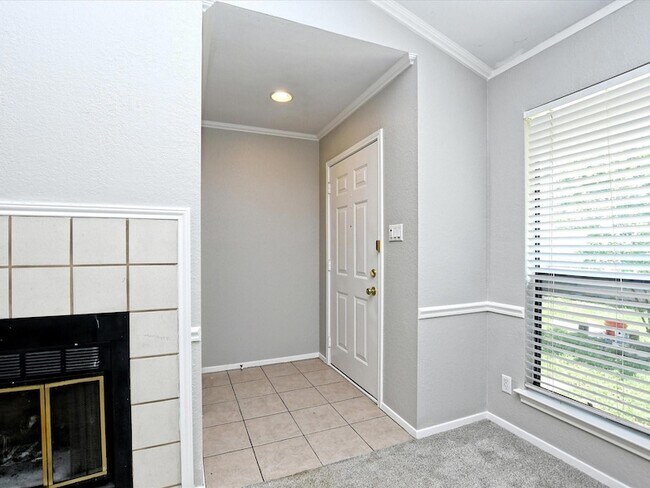 Building Photo - 806 Sunny Ln