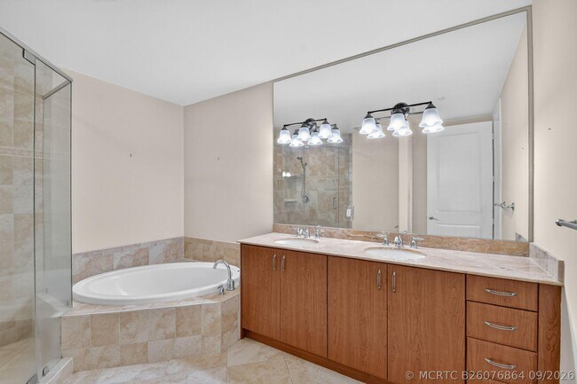 Building Photo - 403 S Sapodilla Ave