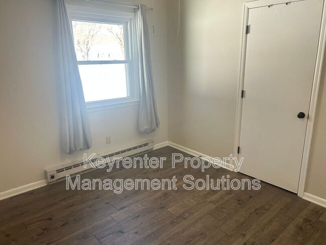 Building Photo - 266 Crawford Dr