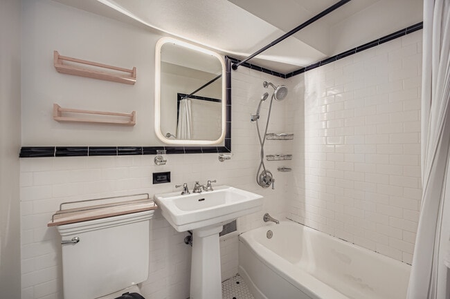 Building Photo - 1105 Spring St