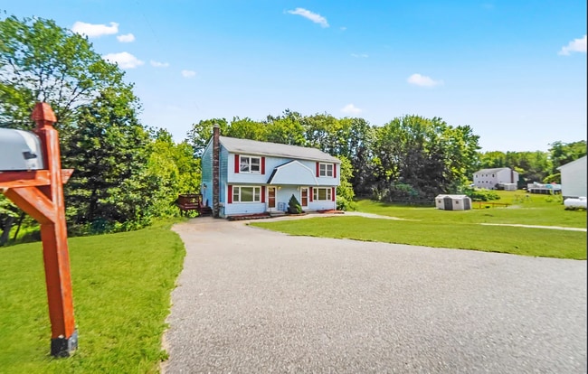 Building Photo - 15 Sunnyside Ln