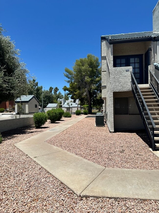 Building Photo - Stylish Towne House in Mesa with Community POOL
