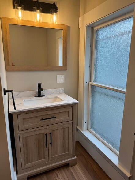 Upstairs Bathroom - 14 Cliff St