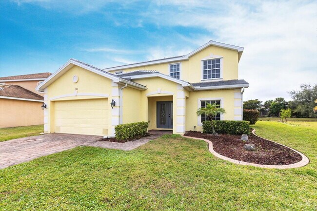 Building Photo - Rare 5 Bedroom Pool Home in Gated Community