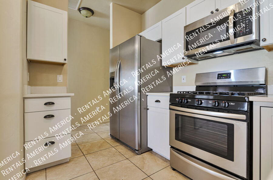 Building Photo - 8321 N Rocky View Ln