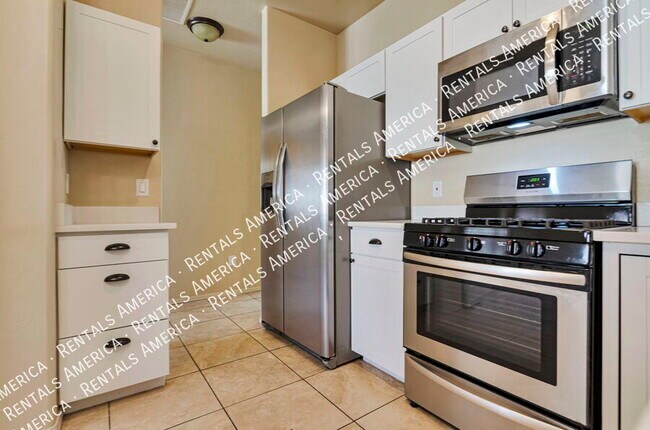 Building Photo - 8321 N Rocky View Ln