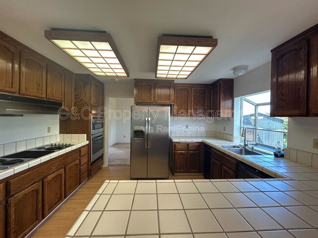 Building Photo - 284 Preakness Ln