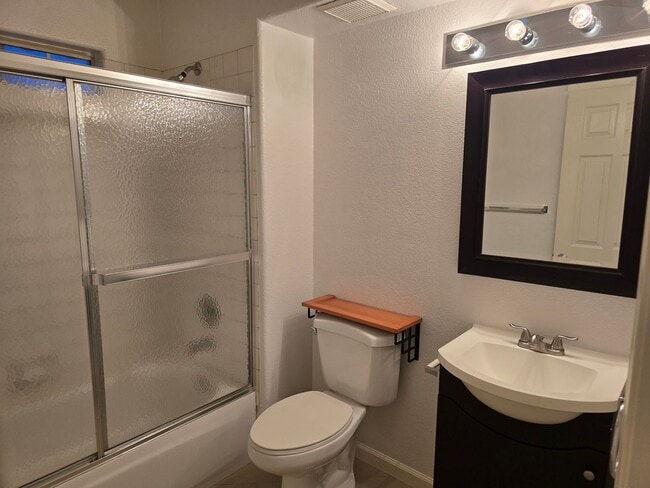 Building Photo - UPGRADED CONDO READY TO MOVE INTO!