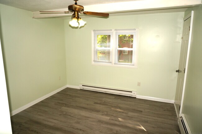 Building Photo - 19 Ferris Ave