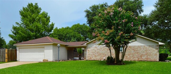 Building Photo - 3114 Greenridge Dr
