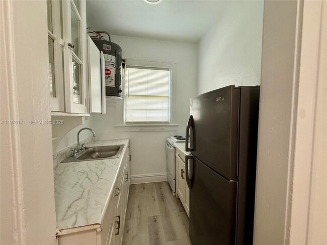 Building Photo - 114 Antilla Ave