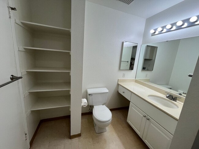 Building Photo - Royal Palm (Waipio) - Upstairs 2 bedrooms,...