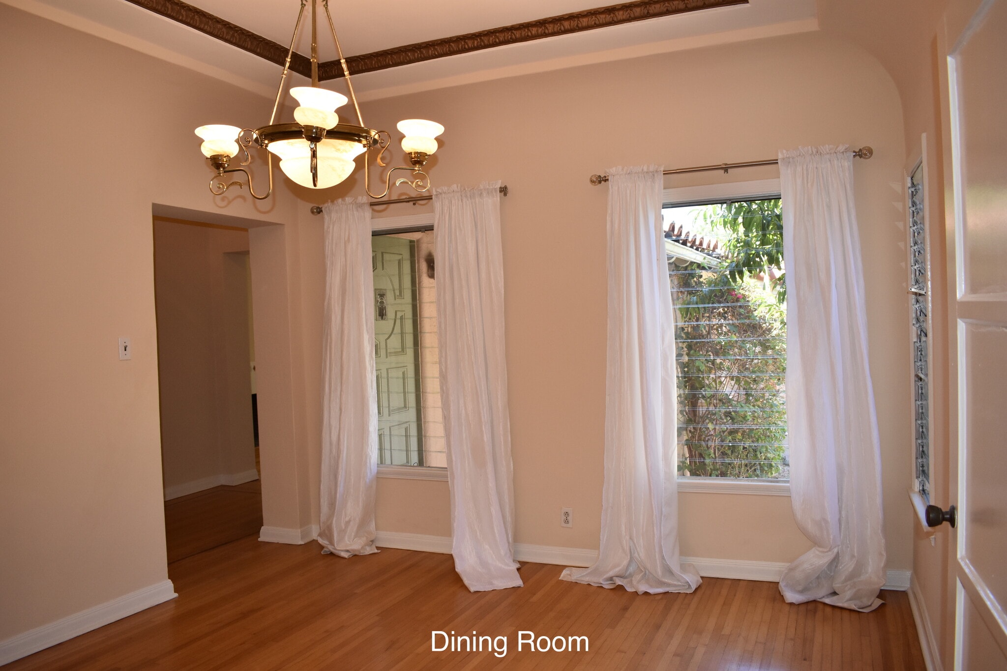 Dining Room - 538 N Detroit St
