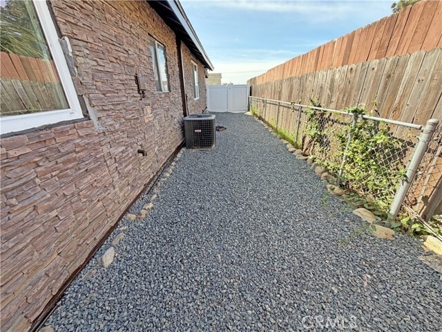 Building Photo - 621 E Pine St