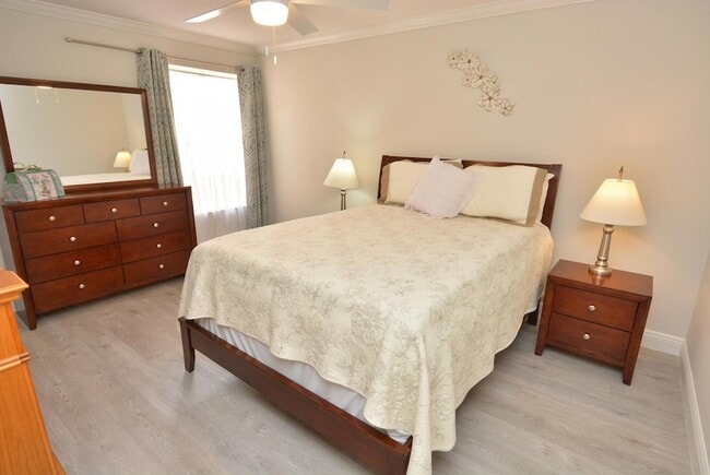 Building Photo - 1020 SW Balmoral Trce