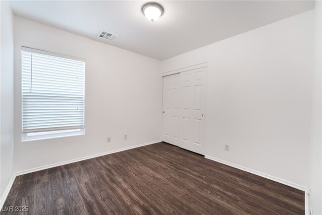 Building Photo - 9132 Gabardine Ave