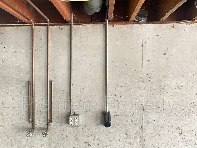 Building Photo - 4327 Sterling Ave