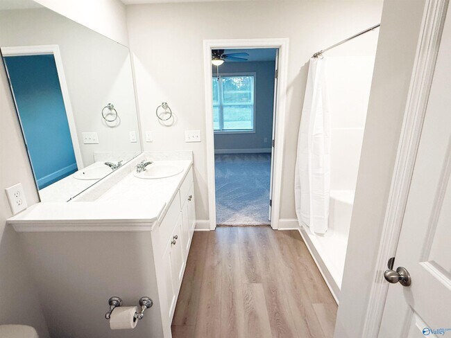 Building Photo - 118 Fuller Dr