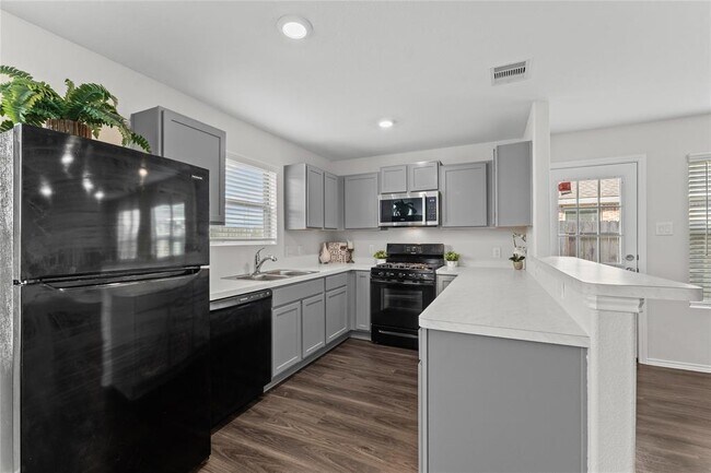 Building Photo - 14515 Broadbury Pond Rd
