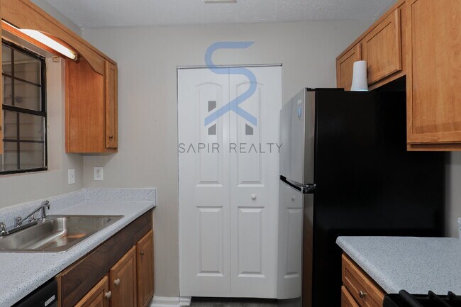 Building Photo - Move in before November 15th and get $100 ...