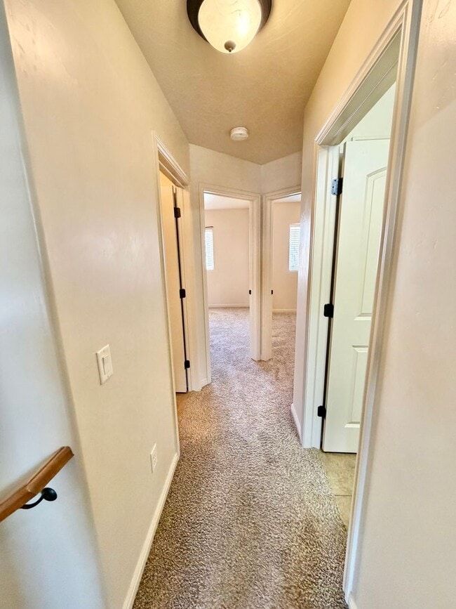 Building Photo - Fossil Hills #51-Beautiful town home near little valley