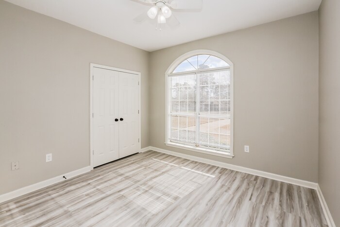 Building Photo - 206 Overland Ln