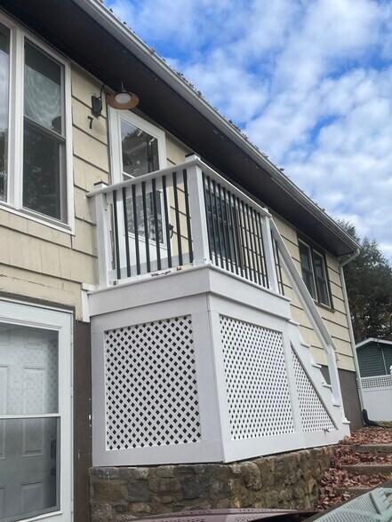 Building Photo - 7 Donna Ave