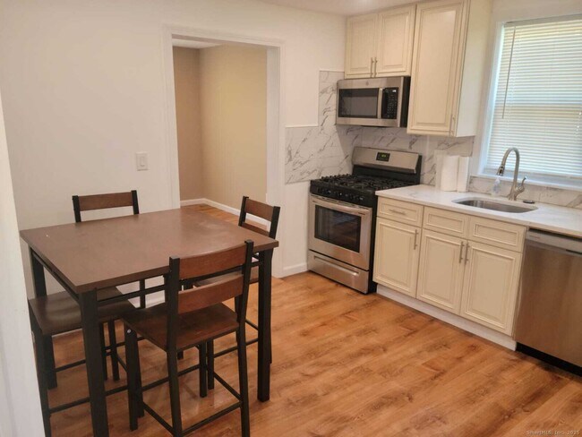 Building Photo - 62 High Ridge Dr