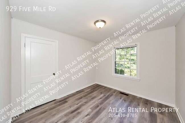 Building Photo - 929 5 Mile Rd