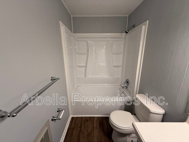 Building Photo - 1404 Bloomingdale Rd