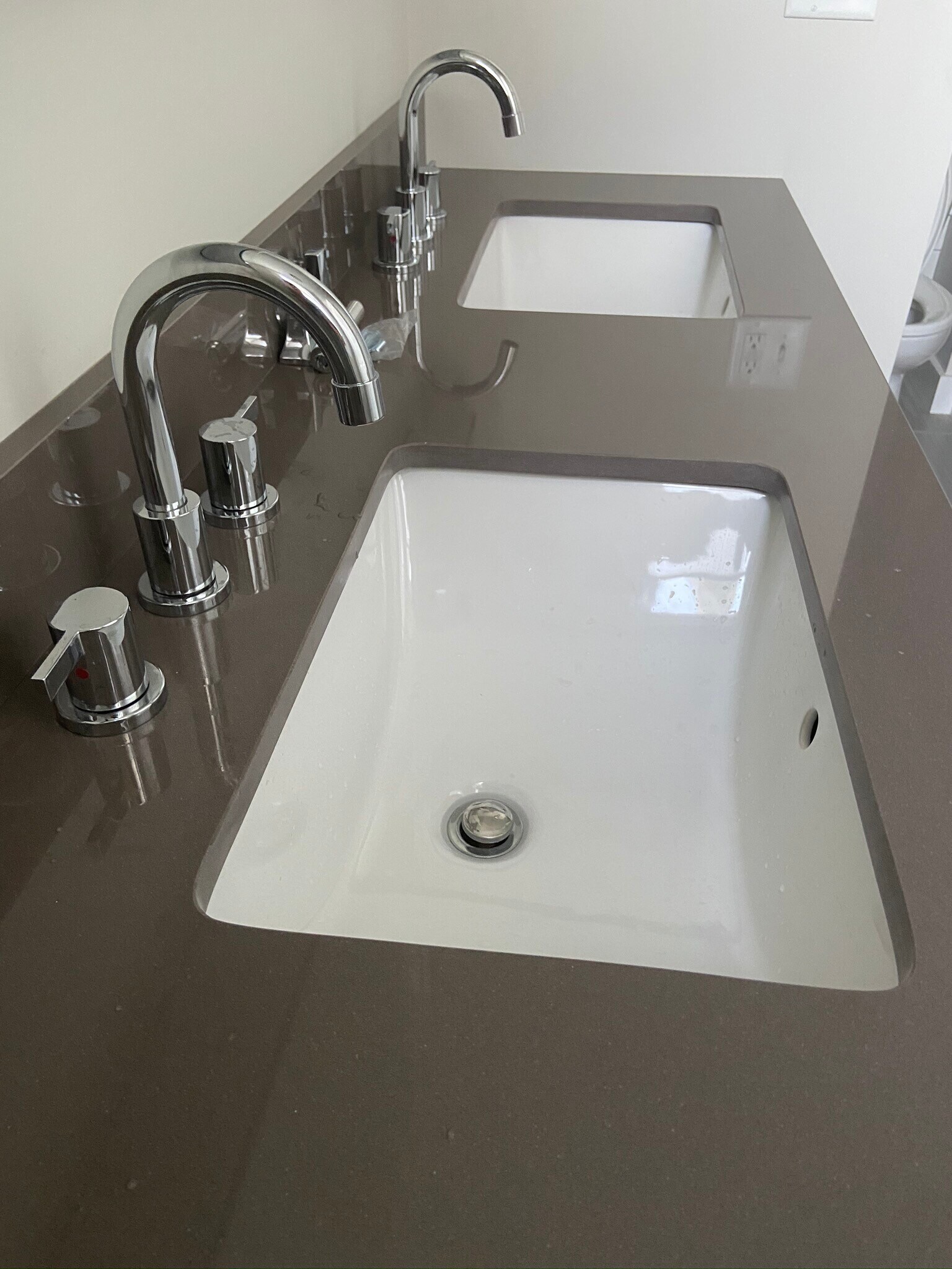 Double vanity with quartz counters - 55 Pearl St