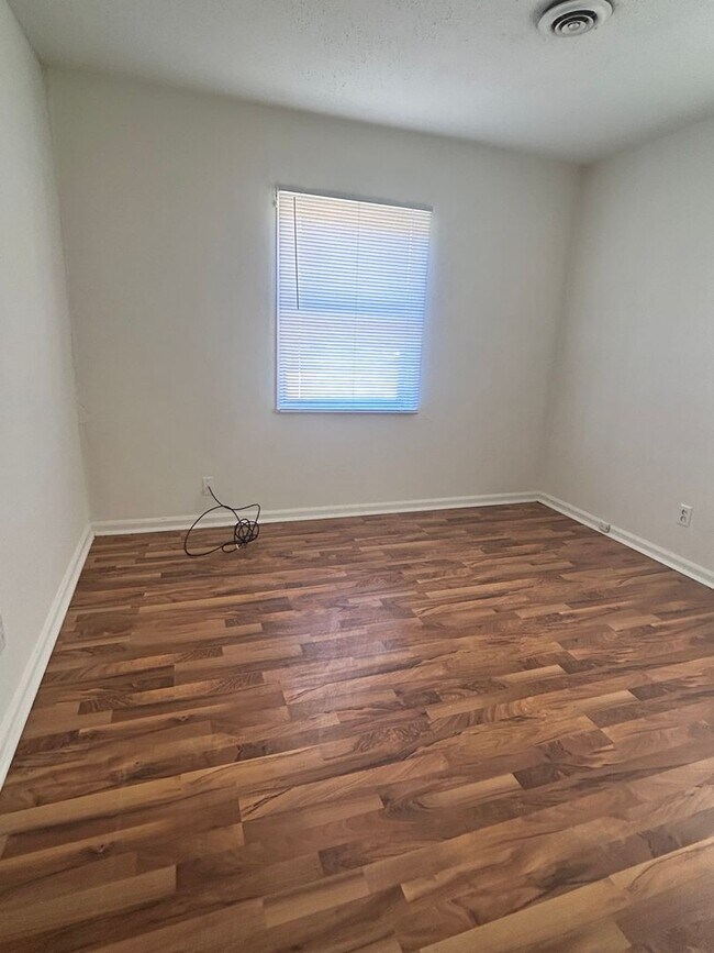 Building Photo - 3362 SW Brendan Ave