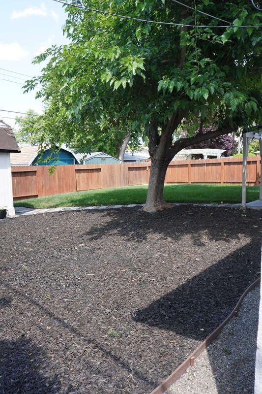 Building Photo - 8021 Glen Eva Way