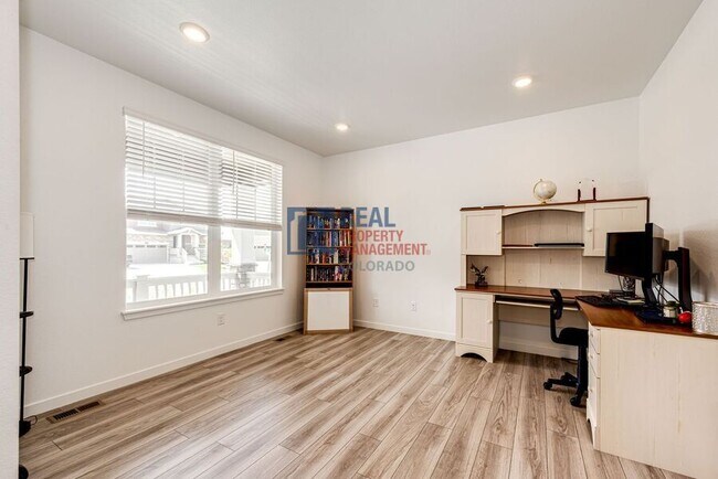 Building Photo - 960 S De Gaulle Ct