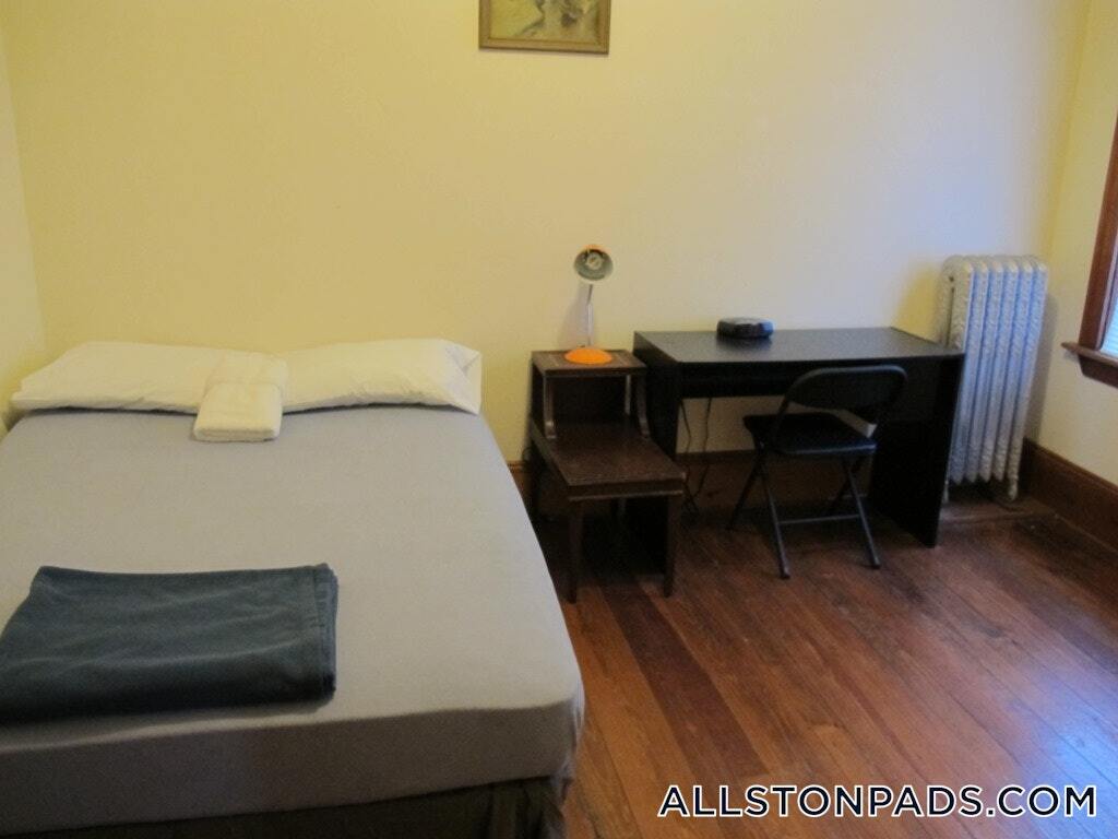 Building Photo - 38 Linden St