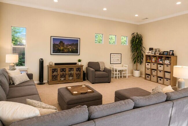 Building Photo - 90 Clavel Ct