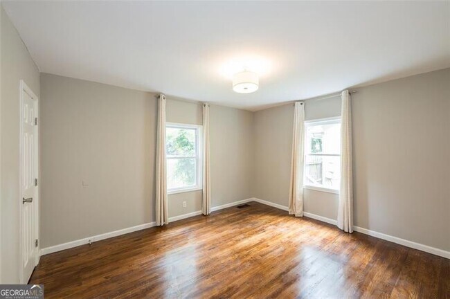 Building Photo - 1565 Overland Terrace SE