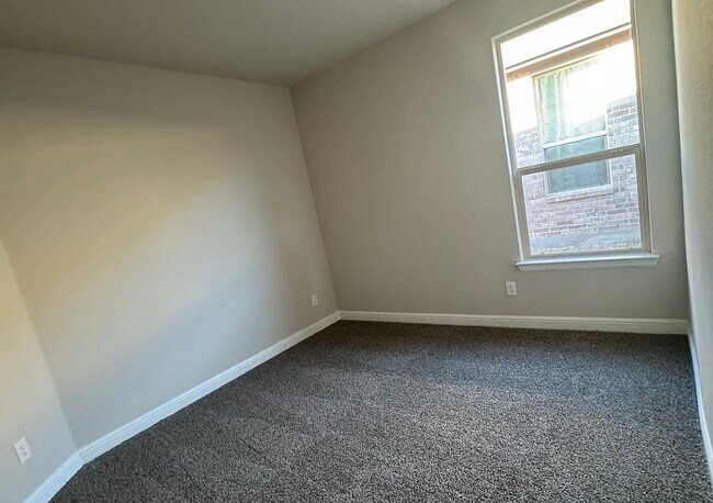 Building Photo - 11536 Wolfhound Dr