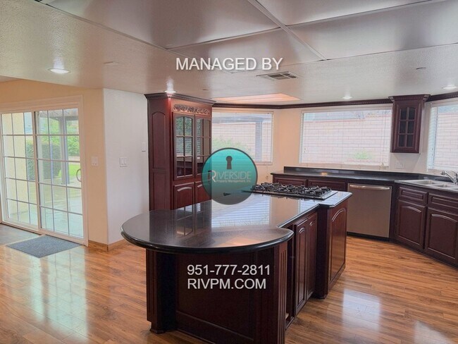 Building Photo - Single story large corner lot home in Jurupa Valley ready for move-in!