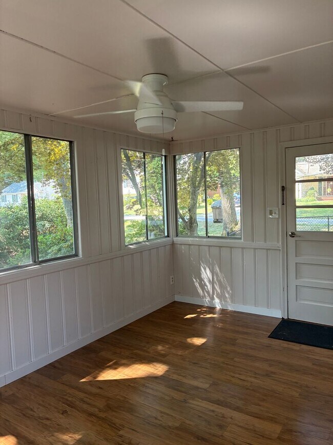 Building Photo - Charming ranch in beach community