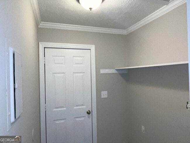 Building Photo - 8759 Embrey Dr