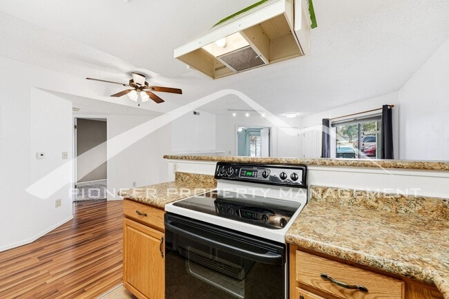 Building Photo - Charming Condo with Washer/Dryer and Gas Fireplace