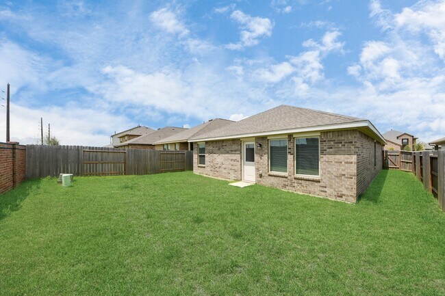Building Photo - 3037 Pensacola Dr