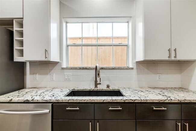 Building Photo - 1318 Peden St